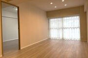 建物全体の雰囲気と合わせた色調と素材のリノベーション。居心地よくホッととできる空間です。 建物全体の雰囲気と合わせた色調と素材のリノベーション。居心地よくホッととできる空間です。