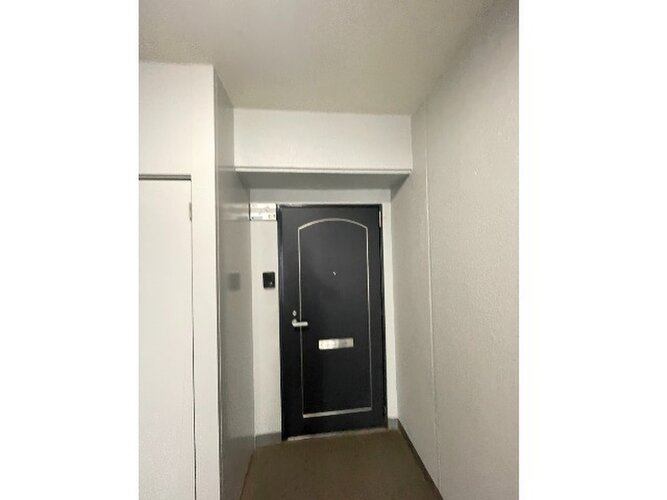 扉を開くと明るく暖かなお部屋がまっております。側面にはシューズボックスがついています。 扉を開くと明るく暖かなお部屋がまっております。側面にはシューズボックスがついています。