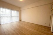 【洋室4　約6.7帖】窓が大きく明るいお部屋！二重サッシなのもうれしいです！