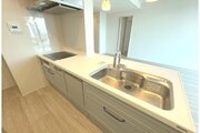 すっきりと晴れ渡る青空に映える見上げるほどのタワーマンションです!見通しの良い広い交差点に面しており、陽当たりや風通しも期待できます♪おでかけや通勤通学の際も気持ちよく出発できますね! すっきりと晴れ渡る青空に映える見上げるほどのタワーマンションです!見通しの良い広い交差点に面しており、陽当たりや風通しも期待できます♪おでかけや通勤通学の際も気持ちよく出発できますね!