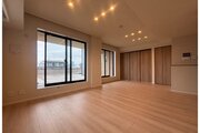 採光とライト使いで演出される落ち着きのある空間。ゆったりと伸びやかな時を過ごせそうです。