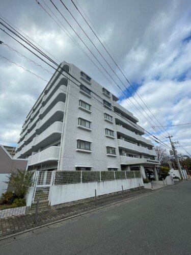 時の流れに色あせることのない瀟洒な外観。朝晩、1年365日、様々な表情を見せます。