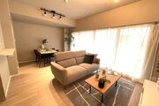 内装はシンプルに落ち着きのある空間にしています。ゆったりとしたひとときを過ごせそうです♪ 内装はシンプルに落ち着きのある空間にしています。ゆったりとしたひとときを過ごせそうです♪