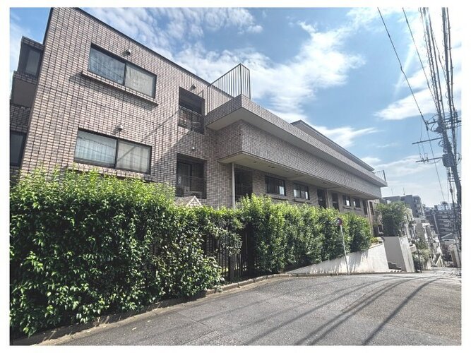 都営三田線千石駅まで徒歩9分 都営三田線千石駅まで徒歩9分