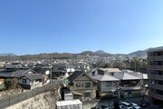 開放的な眺望と、光あふれる室内。機能性と心地よさを兼ね備えたこの住まいで、ゆとりある毎日をはじめてみませんか。