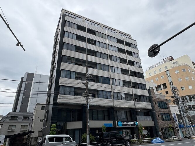 格調と静謐を強く息づかせたデザイン空間が、住む人や訪れる人を館内へとやさしくエスコートします。