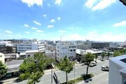 最上階三方角部屋につき、採光良好
