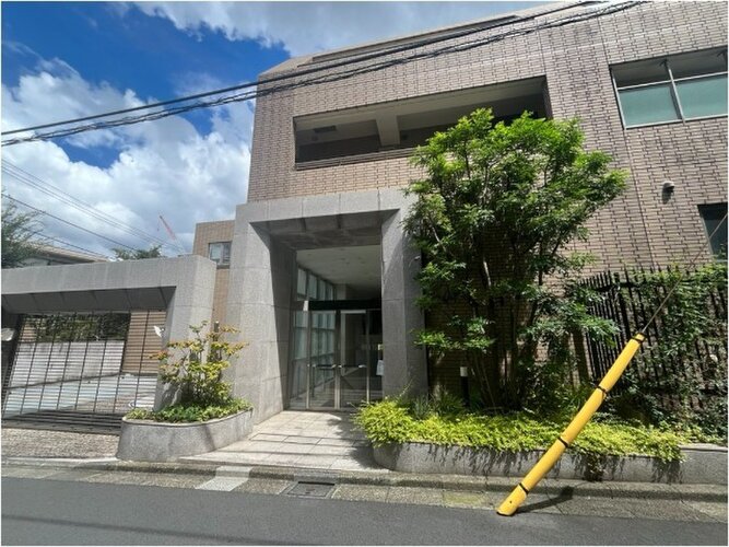 東京メトロ千代田線 「代々木公園」駅まで徒歩10分、3路線4駅利用可能 東京メトロ千代田線 「代々木公園」駅まで徒歩10分、3路線4駅利用可能