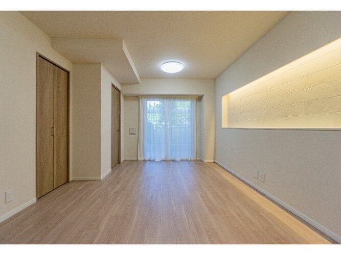 内装はシンプルに落ち着きのある空間にしています。ゆったりとしたひとときを過ごせそうです♪