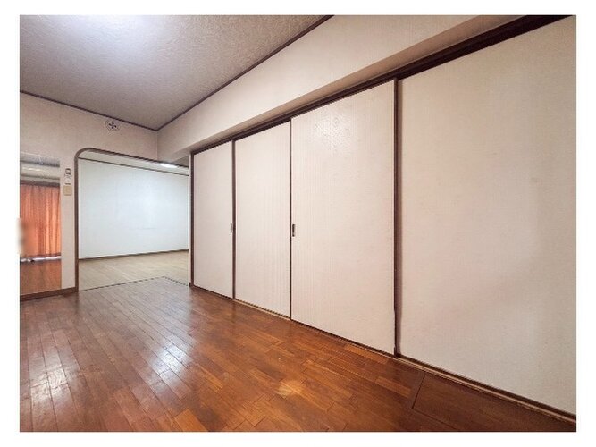 CG加工により家具を消しています。 CG加工により家具を消しています。