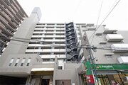 本物件1階部分にスーパーマーケットがございます! 本物件1階部分にスーパーマーケットがございます!