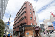 統一した色調でデザインされたマンションは周囲と調和した景観を生み出しています。
