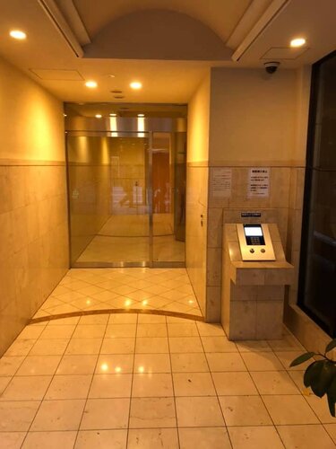 エントランスはオートロック機能付き、しっかりと防犯対策してあります。 エントランスはオートロック機能付き、しっかりと防犯対策してあります。
