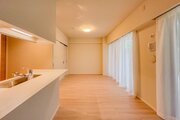 内装はシンプルに落ち着きのある空間にしています。ゆったりとしたひとときを過ごせそうです♪