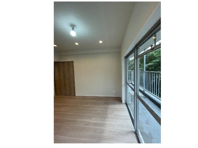 内装はシンプルに落ち着きのある空間にしています。ゆったりとしたひとときを過ごせそうです♪ 内装はシンプルに落ち着きのある空間にしています。ゆったりとしたひとときを過ごせそうです♪