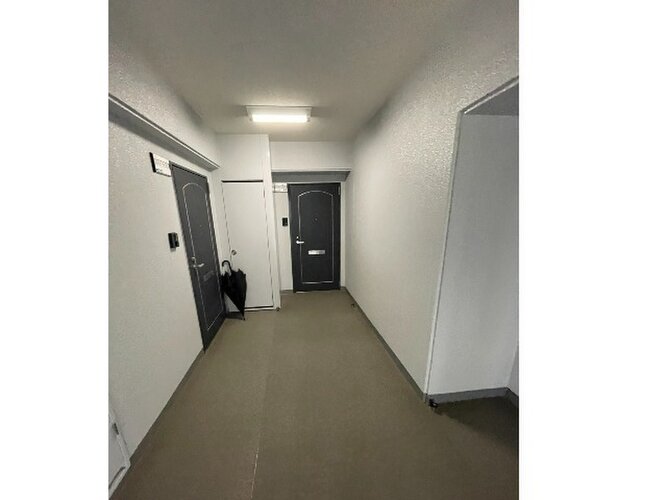 扉を開くと明るく暖かなお部屋がまっております。側面にはシューズボックスがついています。 扉を開くと明るく暖かなお部屋がまっております。側面にはシューズボックスがついています。