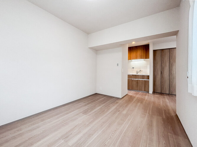 建物全体の雰囲気と合わせた色調と素材のリノベーション。居心地よくホッととできる空間です。