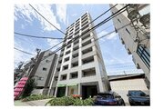 統一した色調でデザインされたマンションは周囲と調和した景観を生み出しています。