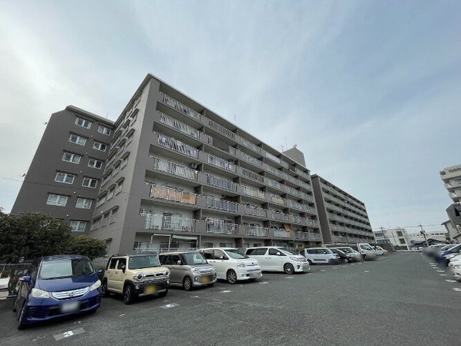 時の流れに色あせることのない瀟洒な外観。朝晩、1年365日、様々な表情を見せます。