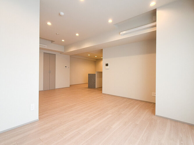 建物全体の雰囲気と合わせた色調と素材のリノベーション。居心地よくホッととできる空間です。 建物全体の雰囲気と合わせた色調と素材のリノベーション。居心地よくホッととできる空間です。