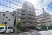 どこか余裕を感じさせるシャープなフォルムで佇む外観は、晴天の空と合わせる事で堂々たる趣を見せます。 どこか余裕を感じさせるシャープなフォルムで佇む外観は、晴天の空と合わせる事で堂々たる趣を見せます。