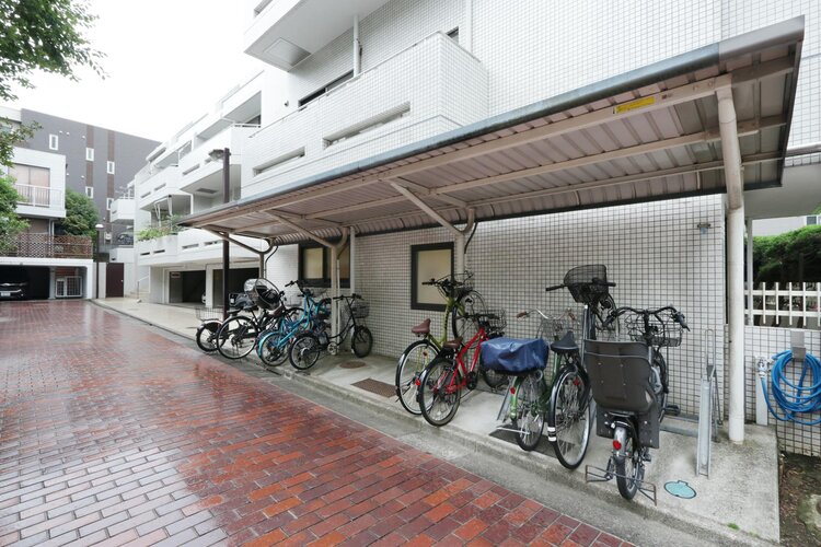 駐輪場。 駐輪場。