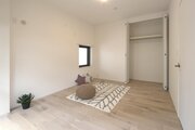 各寝室に窓と収納あります。 各寝室に窓と収納あります。