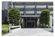 正面エントランスからの様子 正面エントランスからの様子