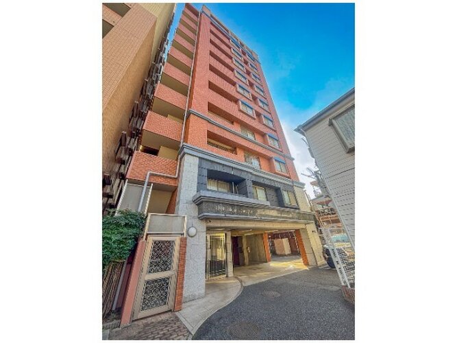 統一した色調でデザインされたマンションは周囲と調和した景観を生み出しています。