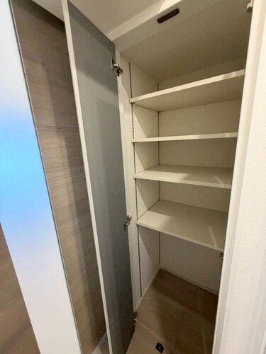 【廊下に物入あり】散らかりやすい小物類もスッキリ収納！