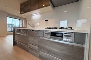 日々の家事の負担を軽減させる、食器洗浄機付きのキッチンです♪光熱費も安くなり、一石二鳥ですね。