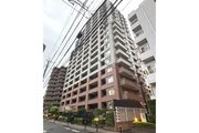 統一した色調でデザインされたマンションは周囲と調和した景観を生み出しています。 統一した色調でデザインされたマンションは周囲と調和した景観を生み出しています。
