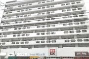 統一した色調でデザインされたマンションは周囲と調和した景観を生み出しています。