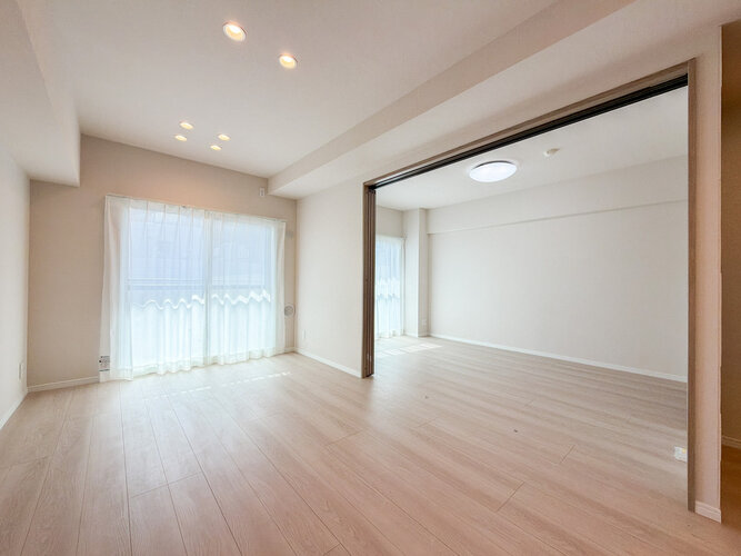 建物全体の雰囲気と合わせた色調と素材のリノベーション。居心地よくホッととできる空間です。 建物全体の雰囲気と合わせた色調と素材のリノベーション。居心地よくホッととできる空間です。