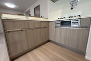 優しい温もりを醸し出すキッチンは料理の為の配慮を散りばめられた仕様です。 優しい温もりを醸し出すキッチンは料理の為の配慮を散りばめられた仕様です。