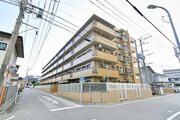 時の流れに色あせることのない瀟洒な外観。朝晩、1年365日、様々な表情を見せます。