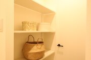 人を迎え入れる最初の場所だからこそ、清潔感があり纏まった空間にして頂ける様にゆとりあるのシューズ収納スペースを設けました。 人を迎え入れる最初の場所だからこそ、清潔感があり纏まった空間にして頂ける様にゆとりあるのシューズ収納スペースを設けました。