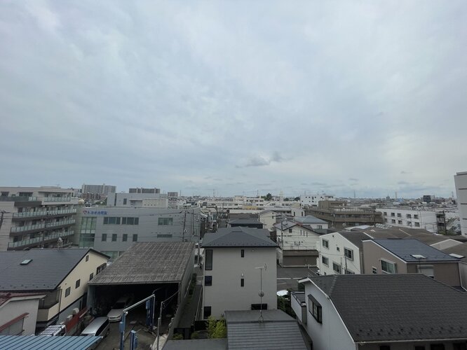 優しく迎えてくれる豊かな自然。四季の移り変わりを感じる心地よい場所となりそうです。 優しく迎えてくれる豊かな自然。四季の移り変わりを感じる心地よい場所となりそうです。