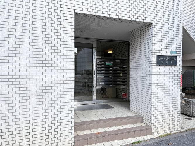 時の流れに色あせることのない瀟洒な外観。朝晩、1年365日、様々な表情を見せます。 時の流れに色あせることのない瀟洒な外観。朝晩、1年365日、様々な表情を見せます。