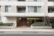 バルコニーから東京タワーを望めます