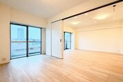 洋室3　＊引戸を開放してリビングとひとつの空間としても利用可＊