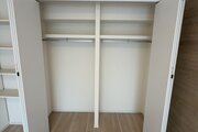 収納力豊富な幅広クローゼット