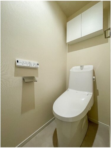トイレは快適な温水洗浄便座付です。いつも清潔な空間であるよう配慮された造りです。