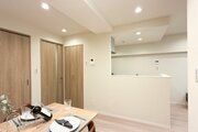 内装はシンプルに落ち着きのある空間にしています。ゆったりとしたひとときを過ごせそうです♪