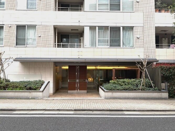 バルコニーから東京タワーを望めます