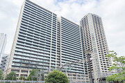 どこか余裕を感じさせるシャープなフォルムで佇む外観は、晴天の空と合わせる事で堂々たる趣を見せます。 どこか余裕を感じさせるシャープなフォルムで佇む外観は、晴天の空と合わせる事で堂々たる趣を見せます。
