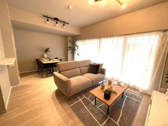 内装はシンプルに落ち着きのある空間にしています。ゆったりとしたひとときを過ごせそうです♪ 内装はシンプルに落ち着きのある空間にしています。ゆったりとしたひとときを過ごせそうです♪