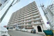 堂々とした佇まいが魅力のスタイリッシュなマンション！周辺は落ち着いた住環境で、お買い物施設へのアクセスも良好です。毎日の通勤やお出かけがスムーズになり、これからの日々の生活が楽しくなりますね♪